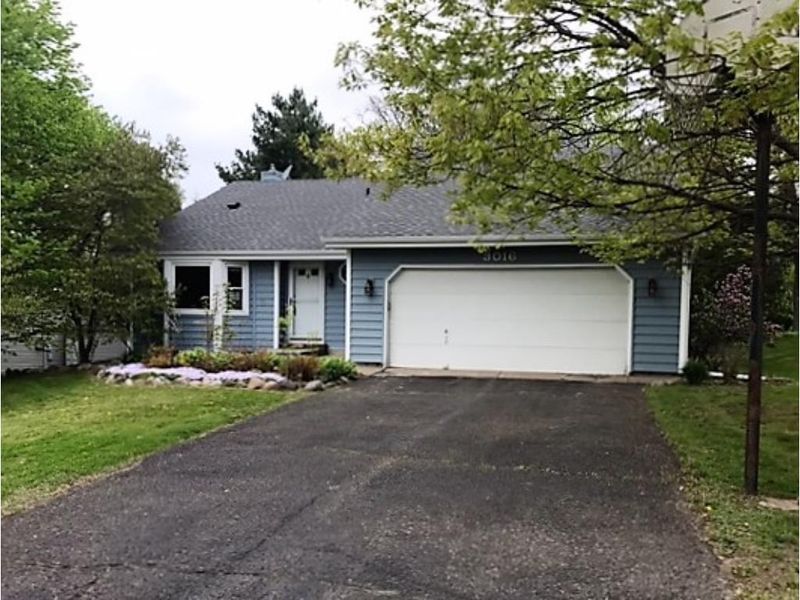 3016 Camelot Dr, Woodbury, MN 55125