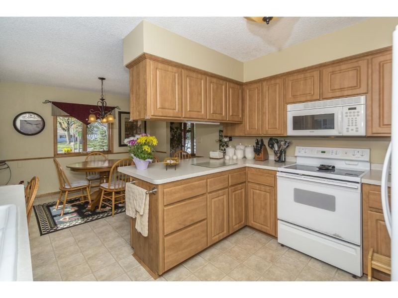 1925 Lombardy Ln, White Bear Lake, MN 55110