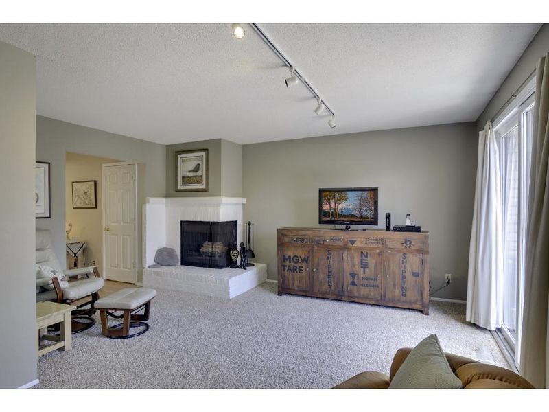 141 River Woods Ln, Burnsville, MN 55337