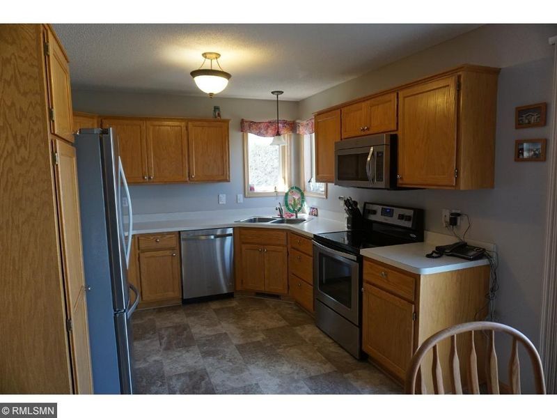 11881 Marigold Pl, Lindstrom, MN 55045