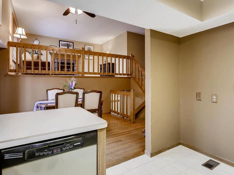 342 Colleen Dr, Vadnais Heights, MN 55127