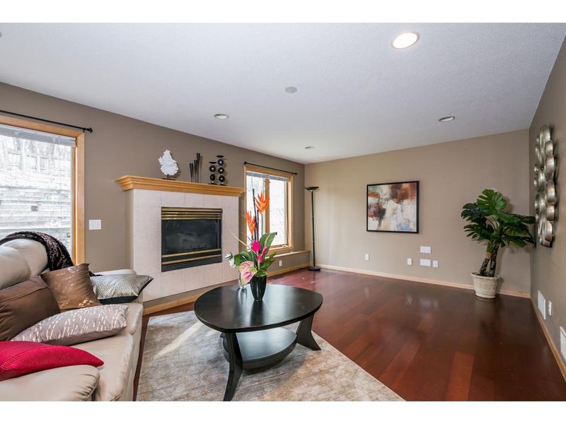 7163 Sunshine Dr, Eden Prairie, MN 55346