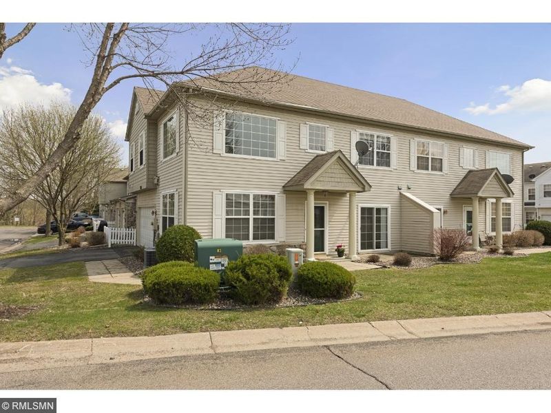 2037 Baneberry Way E, Chanhassen, MN 55317