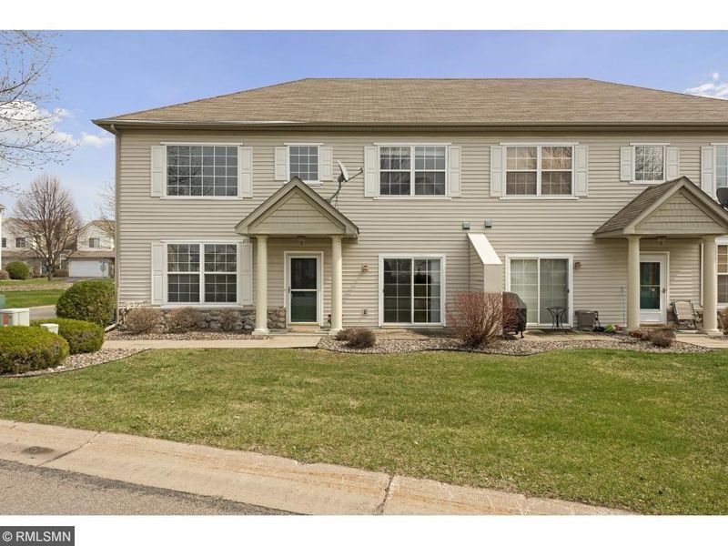 2037 Baneberry Way E, Chanhassen, MN 55317