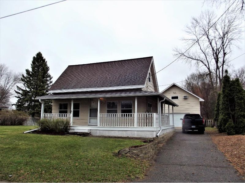 2275 Leona Dr, New Brighton, MN 55112