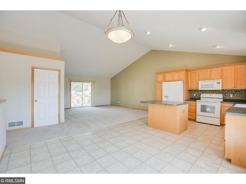 1352 Mcandrews Rd, Burnsville, MN 55337
