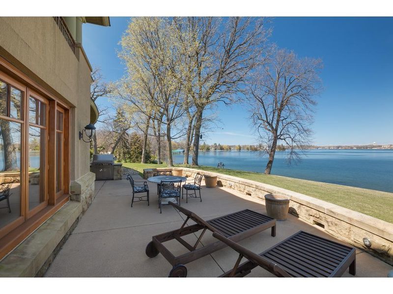 2660 Woolsey Ln, Wayzata, MN 55391