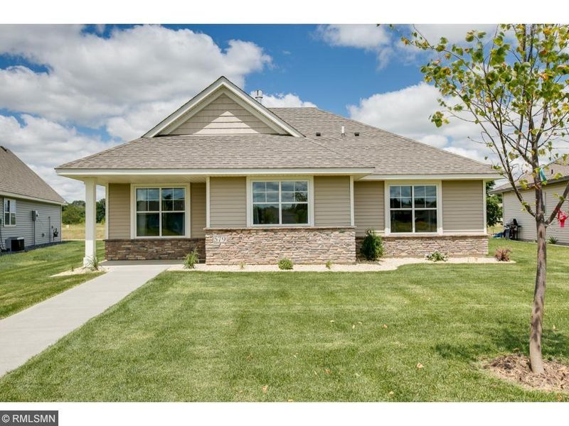 663 Taft Loop S, Cambridge, MN 55008