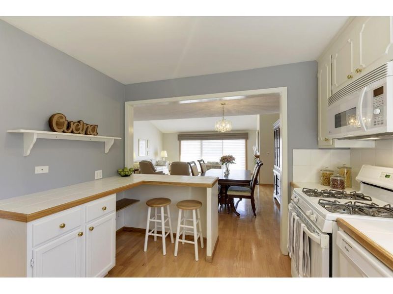 6078 Blake Ridge Rd, Edina, MN 55436