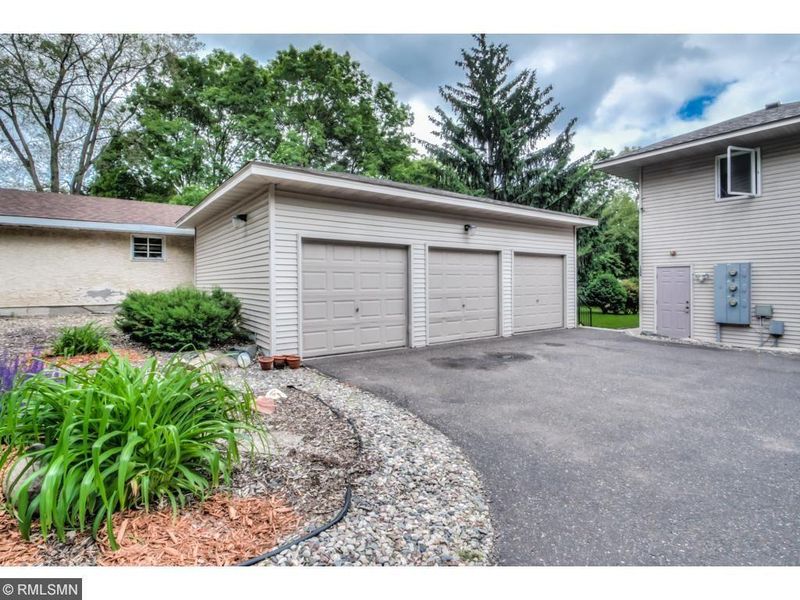 1559 Arkwright St, Saint Paul, MN 55130
