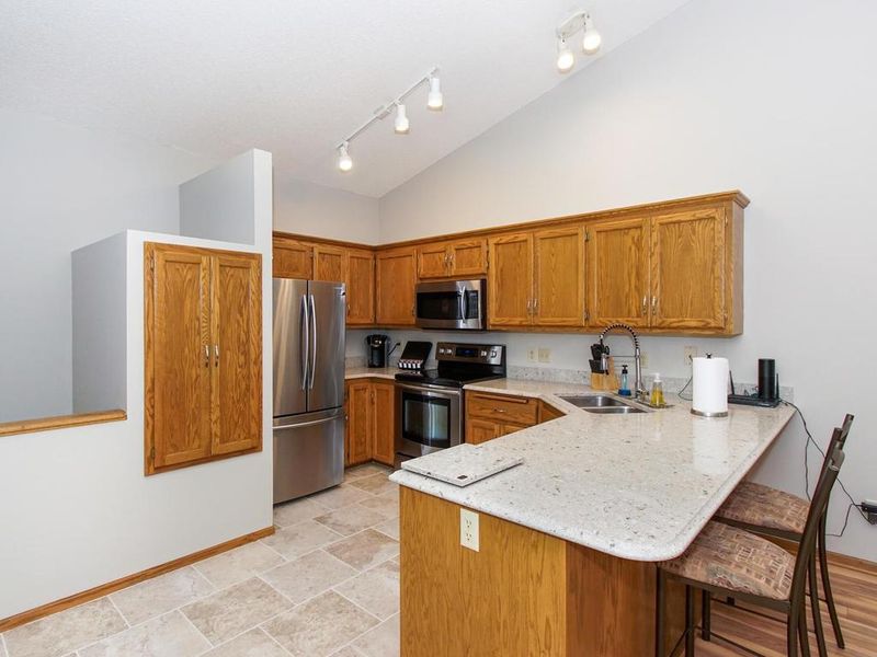 667 86th Ln NW, Coon Rapids, MN 55433