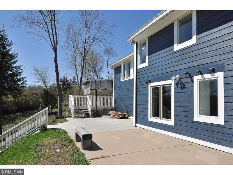 6125 Eden Prairie Rd, Minnetonka, MN 55345