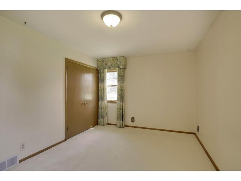 1013 W 102nd St, Bloomington, MN 55431