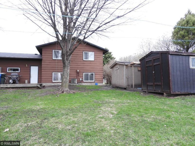 511 Westgate Dr, Winsted, MN 55395