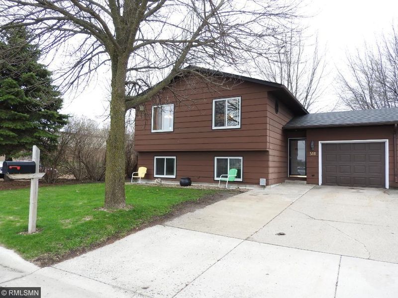 511 Westgate Dr, Winsted, MN 55395