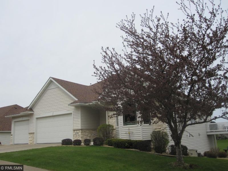 1332 Featherstone Ct, Hastings, MN 55033