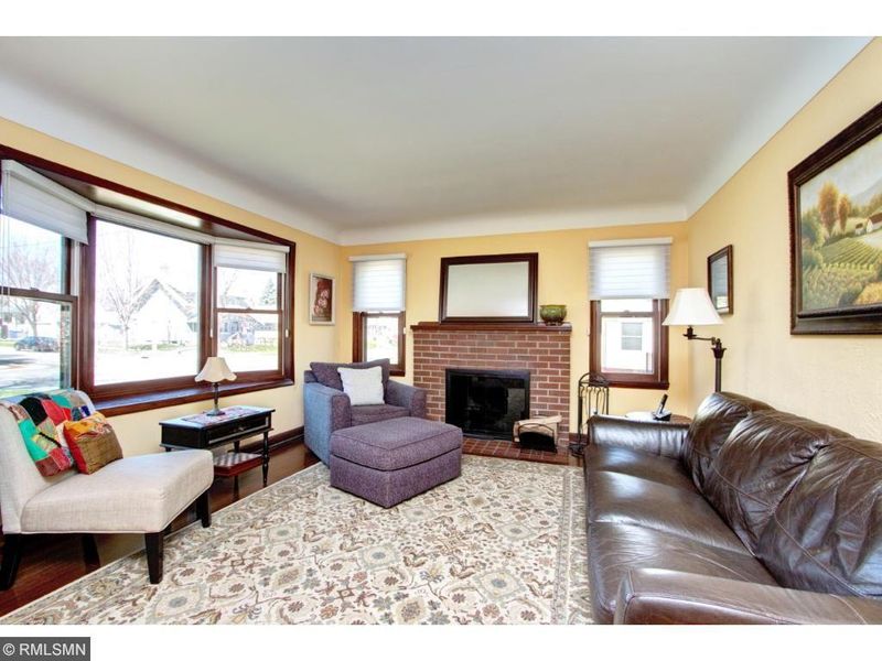 304 Hamline Ave S, Saint Paul, MN 55105