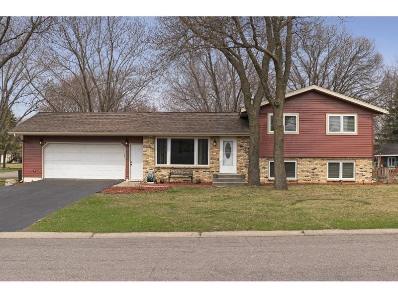 809 N 11 1/2 St, Sauk Rapids, MN 56379