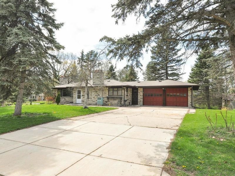 400 Turnpike Rd, Golden Valley, MN 55416