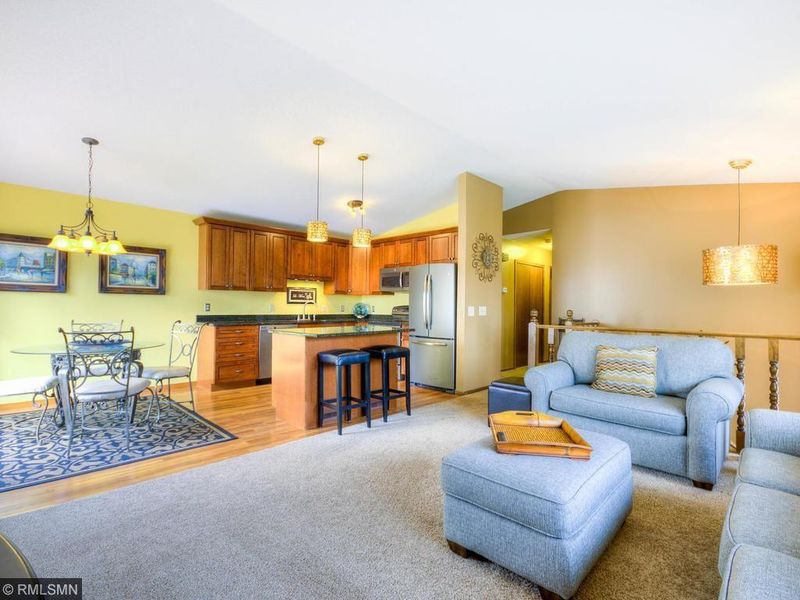 4246 Bridgewood Ter, Vadnais Heights, MN 55127