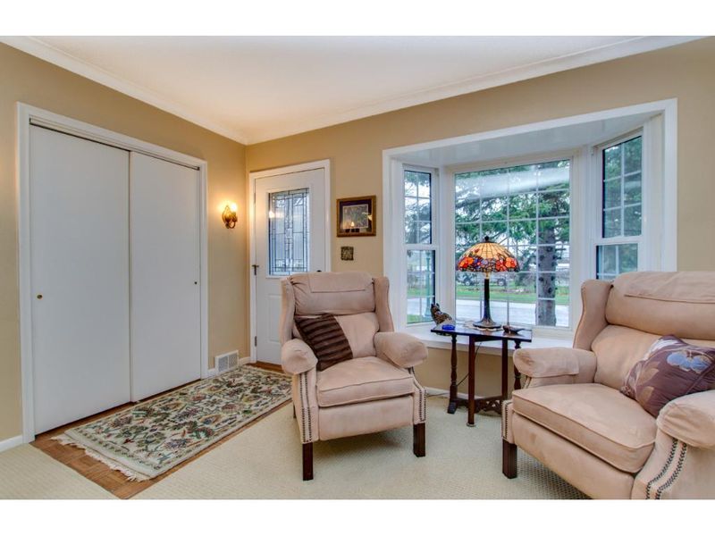 1384 Laurel Ave, Saint Paul, MN 55104