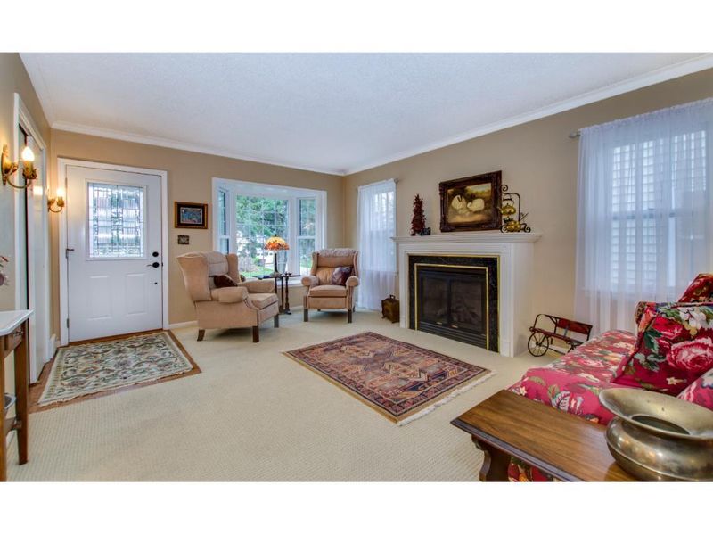 1384 Laurel Ave, Saint Paul, MN 55104