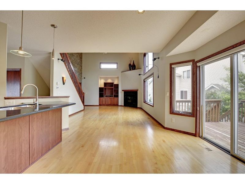 1513 Deerwood Bend, Eagan, MN 55122