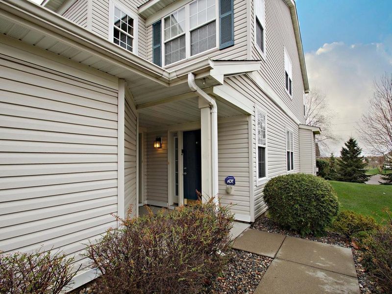 1011 Providence Dr, Shakopee, MN 55379
