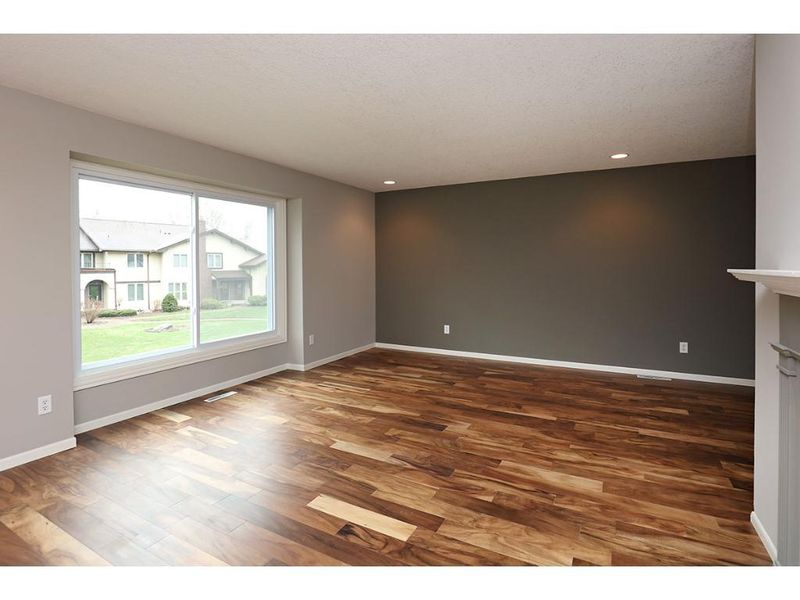 1870 Eagle Ridge Dr #4, Mendota Heights, MN 55118