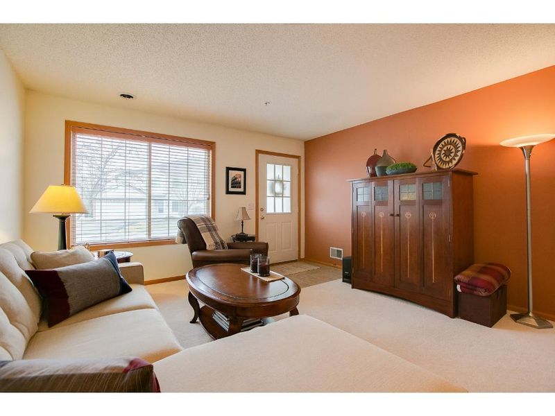10924 Lexington Dr, Eden Prairie, MN 55344