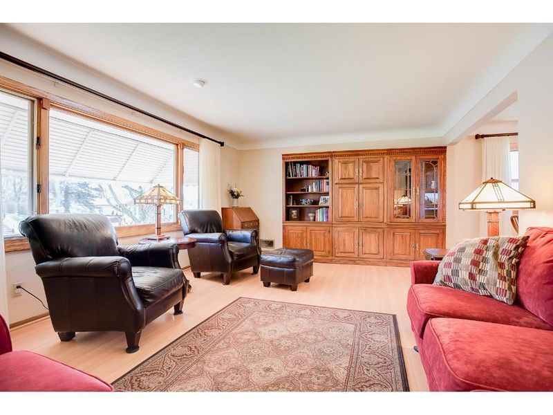 1593 Margaret St, Saint Paul, MN 55106