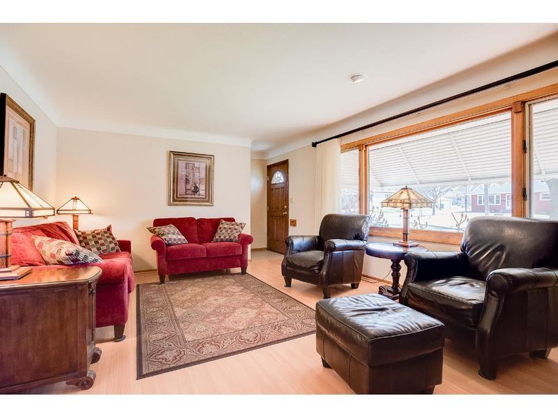1593 Margaret St, Saint Paul, MN 55106