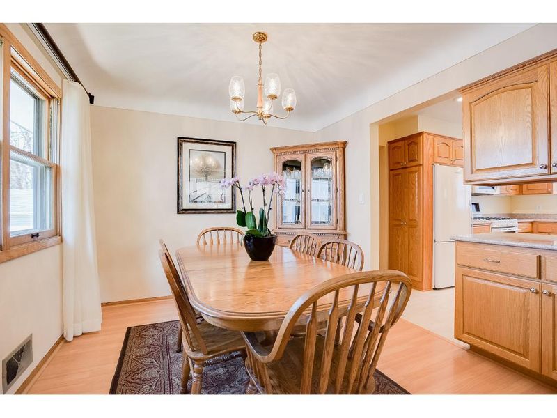 1593 Margaret St, Saint Paul, MN 55106