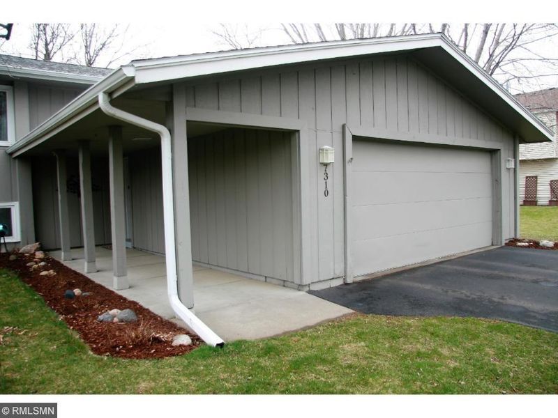 7310 Stewart Dr, Eden Prairie, MN 55346