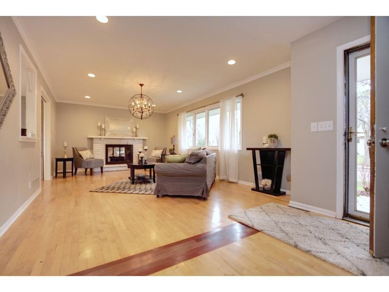 5016 Crown St, Minnetonka, MN 55345