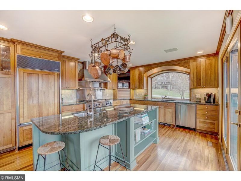 86 E Pleasant Lake Rd, North Oaks, MN 55127