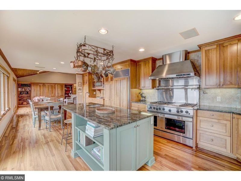 86 E Pleasant Lake Rd, North Oaks, MN 55127