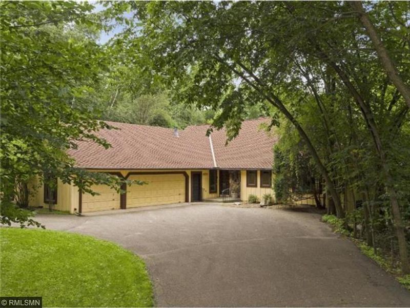 524 Wentworth Ave, Mendota Heights, MN 55118