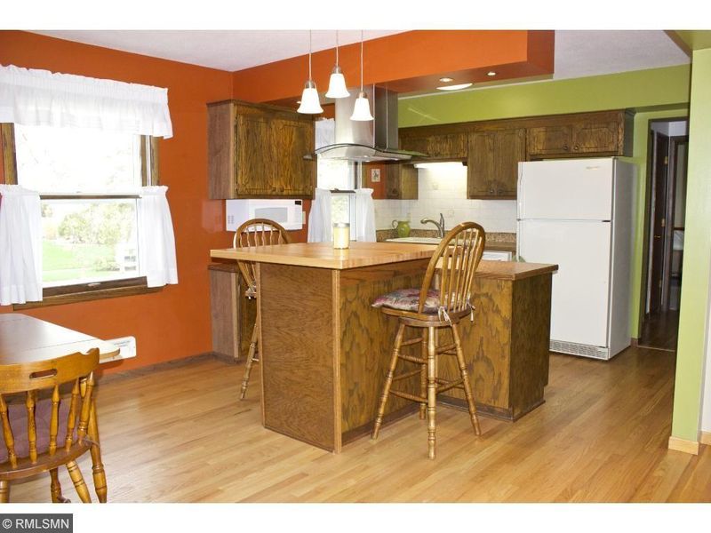 850 Haralson Dr, Apple Valley, MN 55124