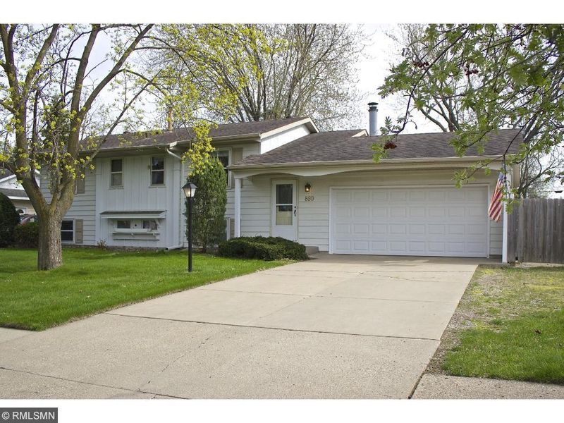 850 Haralson Dr, Apple Valley, MN 55124