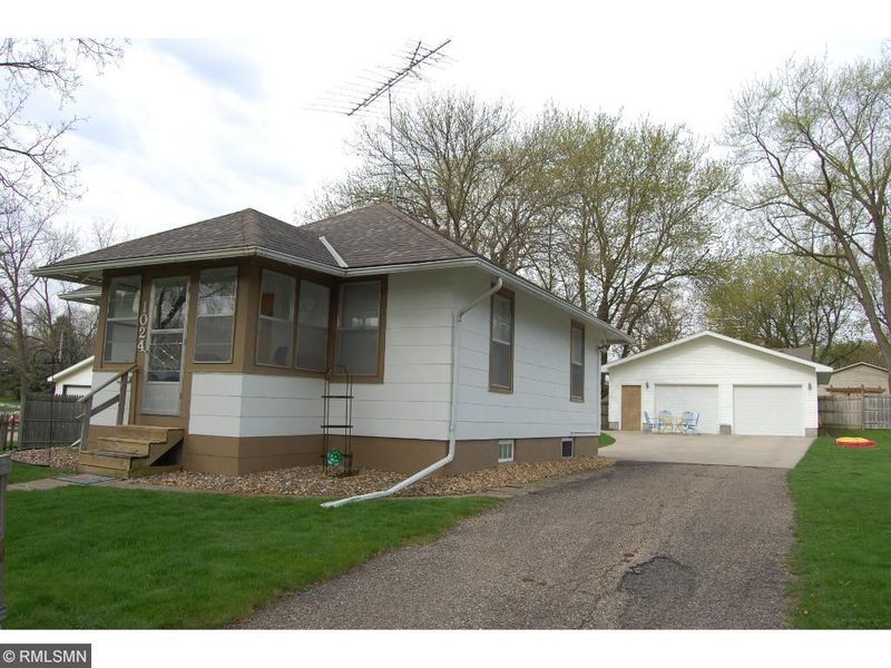 1024 6th Ave SW, Faribault, MN 55021
