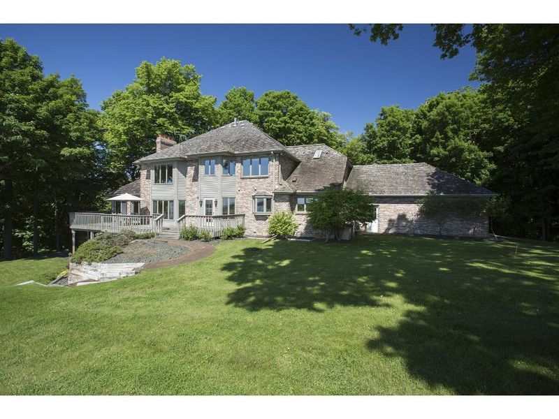 2070 Shoreline Dr, Wayzata, MN 55391