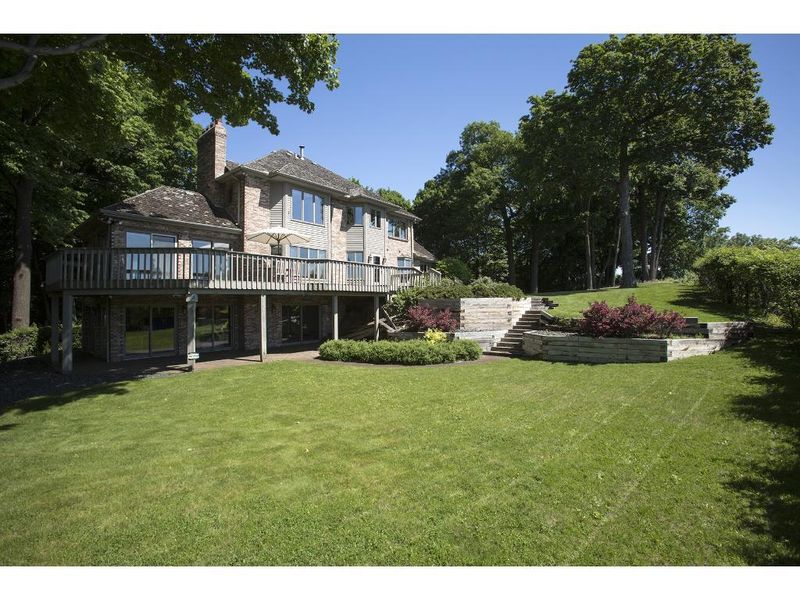 2070 Shoreline Dr, Wayzata, MN 55391