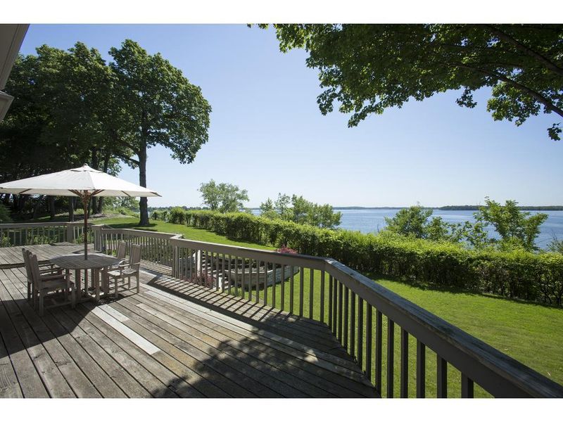 2070 Shoreline Dr, Wayzata, MN 55391