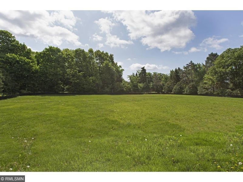 460 Highcroft Rd, Wayzata, MN 55391