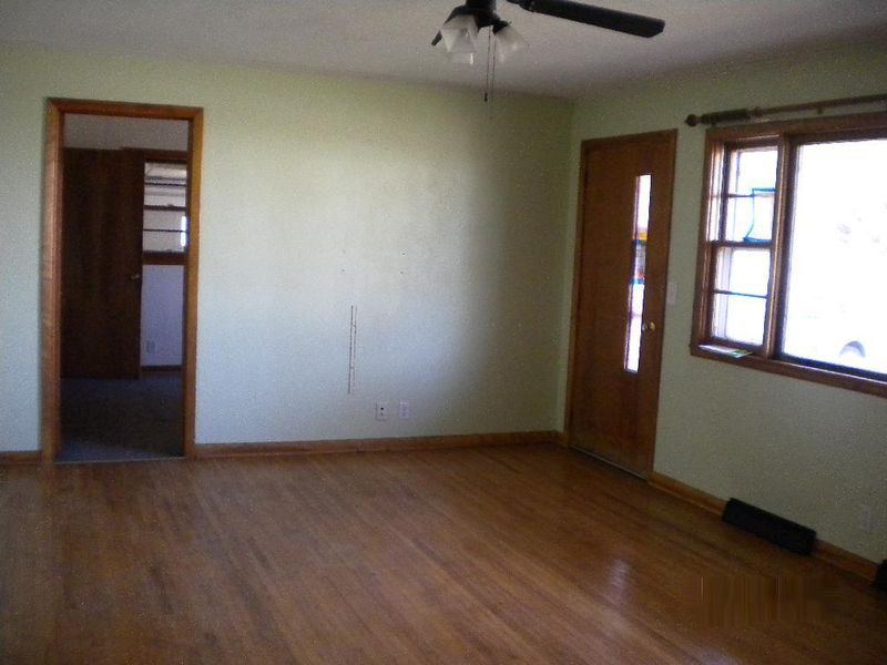 8921 SW 13th St, Waseca, MN 56093