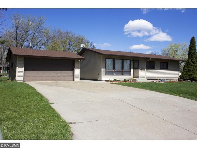 2712 Nash Rd, Brooklyn Center, MN 55430