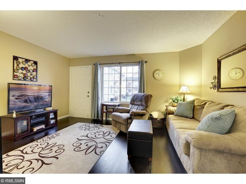 9113 Terra Verde Trl, Eden Prairie, MN 55347