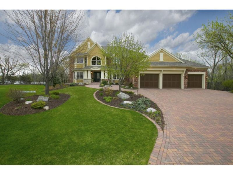 17550 Belfast Cv, Eden Prairie, MN 55347