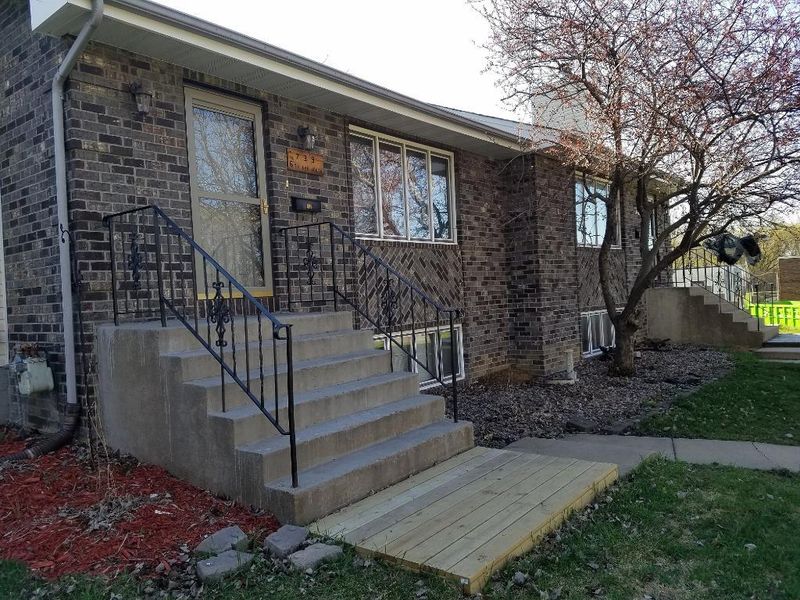 739 6th Ave S, Hopkins, MN 55343